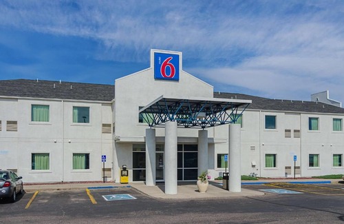 Wheatland Hotel | Motel 6-Wheatland, WY