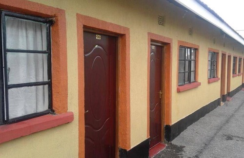 Biashara House | Motel ∙ 8 guests