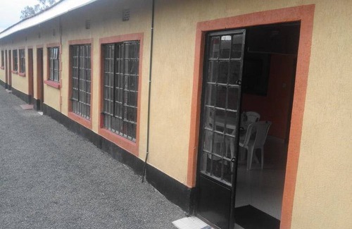 Biashara House | Motel ∙ 8 guests