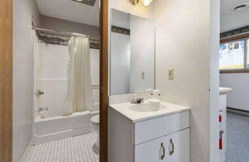 Breezy Point Hotel | Motel ∙ 8 guests