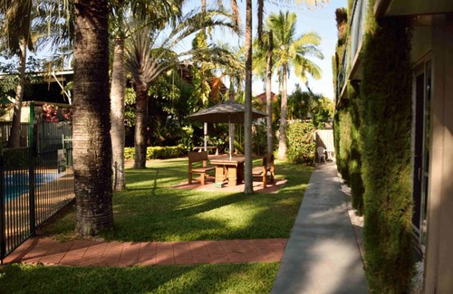 Rockhampton Hotel | Motel 98