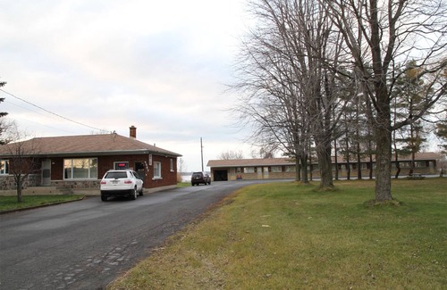 Saint-Timothee Hotel | Motel au Bord du Lac