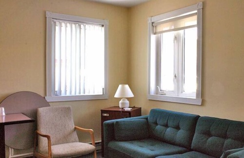 Ste Anne de Beaupre Hotel | Motel Bellevue