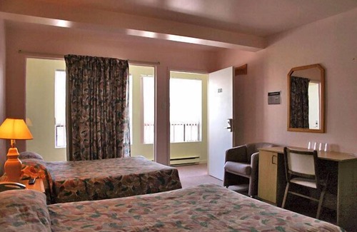 Ste Anne de Beaupre Hotel | Motel Bellevue