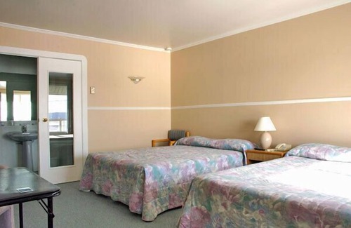 Ste Anne de Beaupre Hotel | Motel Bellevue