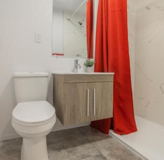 Brossard Hotel | Motel Champlain