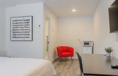 Brossard Hotel | Motel Champlain