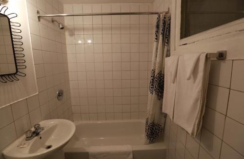 Laval Hotel | Motel Chez Nous