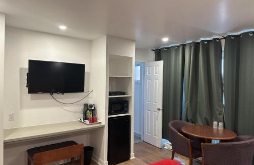 Laval Hotel | Motel Chez Nous