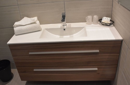 Laval Hotel | Motel Chez Nous