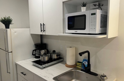 Northeast Edmonton Apartment | Motel Condo | Monthly Disc | Fast Wi-Fi -7