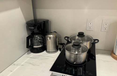 Northeast Edmonton Apartment | Motel Condo | Monthly Disc | Fast Wi-Fi -7