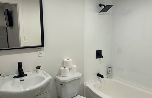 Northeast Edmonton Apartment | Motel Condo | Monthly Disc | Fast Wi-Fi -7