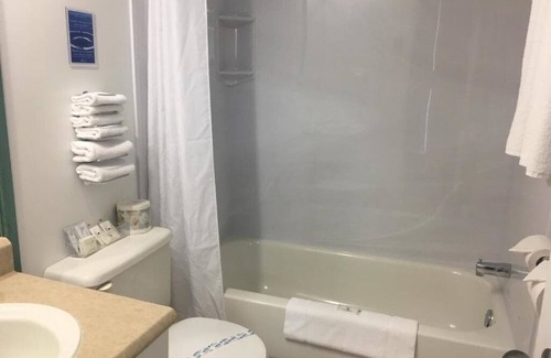 Baie-St-Paul Hotel | Motel Des Cascades: Whirlpool Superior Room