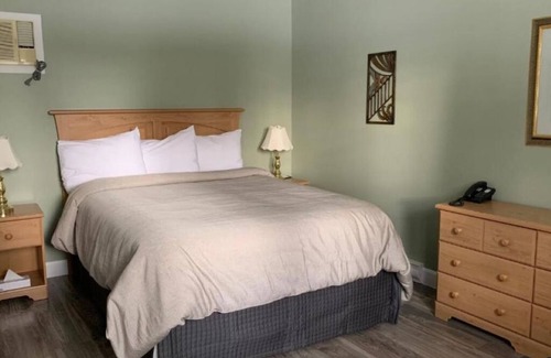 Baie-St-Paul Hotel | Motel Des Cascades: Room with 2 Large Queen-Size Beds