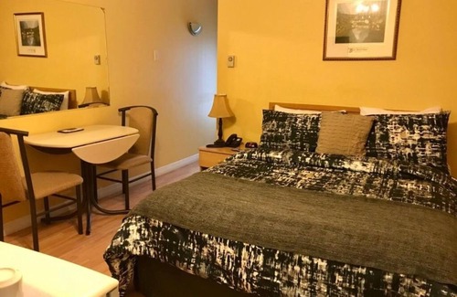 Baie-St-Paul Hotel | Motel Des Cascades : Economy Double Room