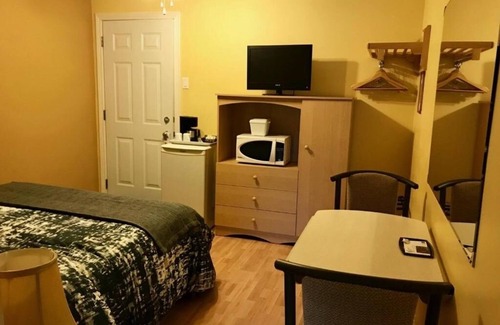 Baie-St-Paul Hotel | Motel Des Cascades : Economy Double Room
