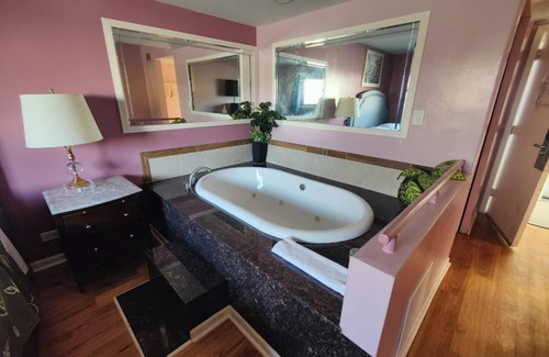 Wildwood Hotel | Motel Edgebrook Chicago North Shore by OYO