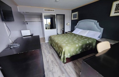 Wildwood Hotel | Motel Edgebrook Chicago North Shore by OYO