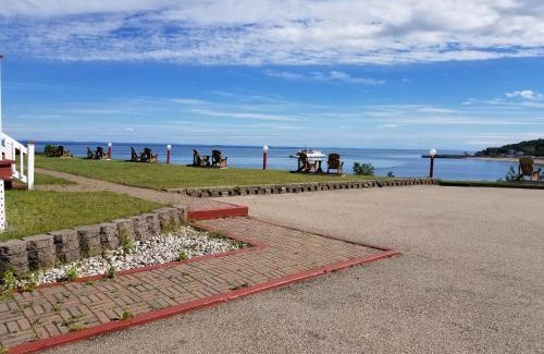Saint-Simeon Hotel | Motel et Chalets Bo-Fleuve Evangeline