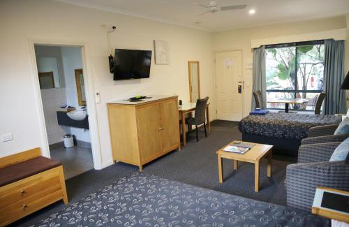 Inverloch Hotel | Motel On A'Beckett
