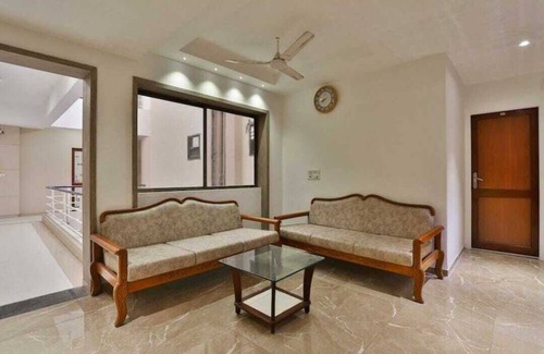 Vallabh Vidhyanagar Hotel | Motel Sanvaria Regency
