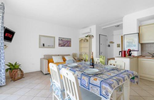 Monte Apartment | Mother of Pearl House with Lake View Pool
