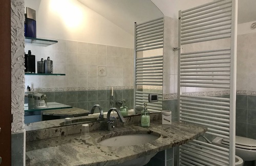 Castelfranco Emilia Apartment | [Motor valley experience] The moon seekers: the attic under the moon