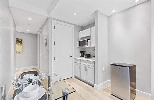 Mott Haven Hotel | Mott Haven King Suite | Gym | Kitchenette | Free Wi-Fi