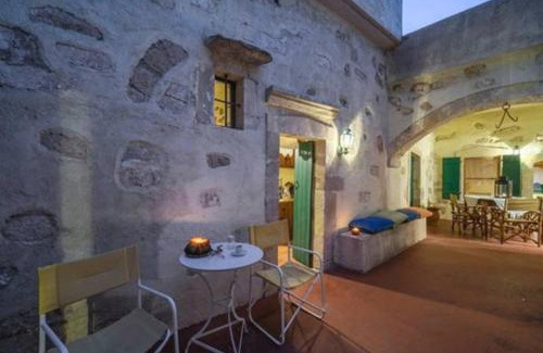 Monopari House | Moundros 1620 Venetian Residence