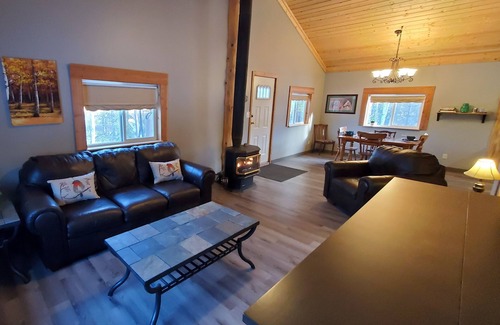 Kootenay Boundary Cottage | Mount Baldy - Song Bird Ranch - Birding Destination