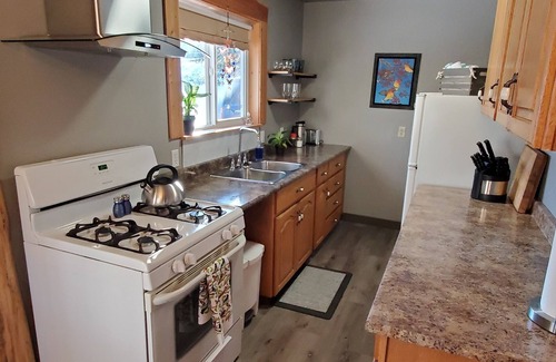 Kootenay Boundary Cottage | Mount Baldy - Song Bird Ranch - Birding Destination