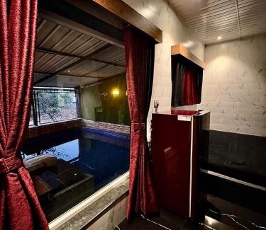 Tungarli Ski Chalet | MOUNT BUNGALOWS-1 BEDROOM Private pool chalet -wifi -private pool-ac