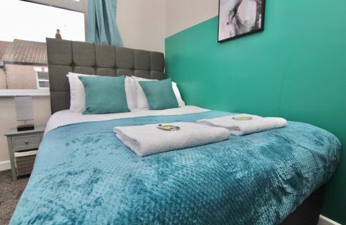 Coventry House | Mount Haven's Rest - Free Parking, Netflix & Private Back Garden