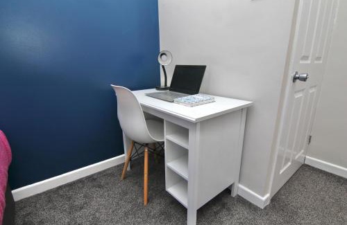 Coventry House | Mount Haven's Rest - Free Parking, Netflix & Private Back Garden