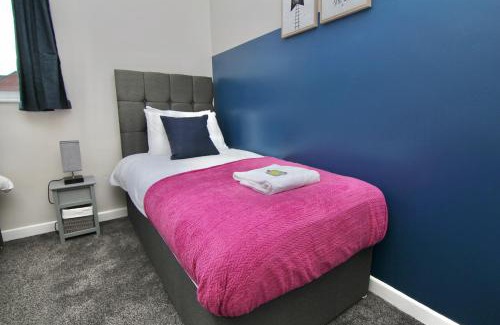 Coventry House | Mount Haven's Rest - Free Parking, Netflix & Private Back Garden