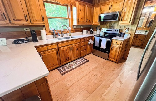 West Jefferson Cabin | Mount Jefferson Vistas Available Labor Day Weekend!