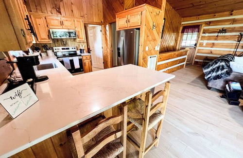 West Jefferson Cabin | Mount Jefferson Vistas Available Labor Day Weekend!