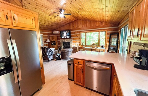 West Jefferson Cabin | Mount Jefferson Vistas Available Labor Day Weekend!