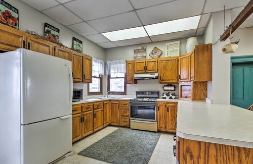 Mt Perry House | Mount Perry Home on Working Farm w/BBQ & Pond!