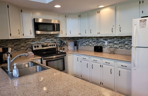 Frisco House | Mount Royal | 2BR/2BA | Main St Location| Free Bus