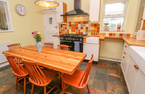 Marazion House | MOUNT VIEW COTTAGE, pet friendly, country holiday cottage in Marazion