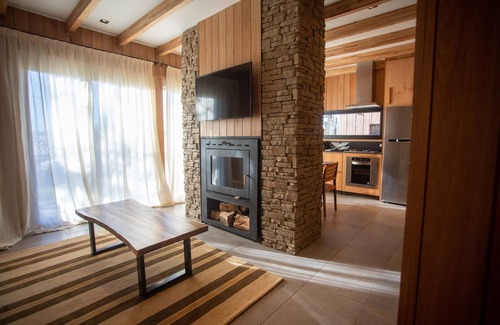 Lanin National Park Cabin | Mountain Getaway: 2-bedroom villa with incredible views in San Martín de los Andes.