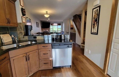 East Kootenay House | Mountain and Lake Get Away for the Family