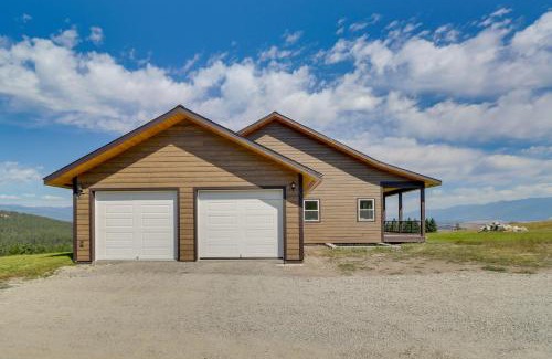 Rexford House | Mountain and Lake View Rexford Estate on 28 Acres!