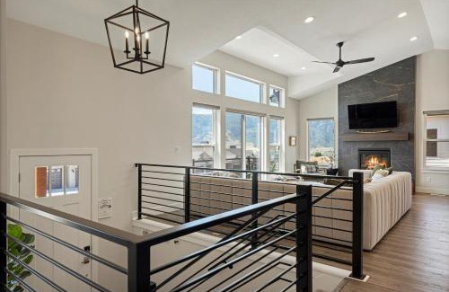 Wolf Creek House | Mountain Art Retreat at Wolf Creek Resort
