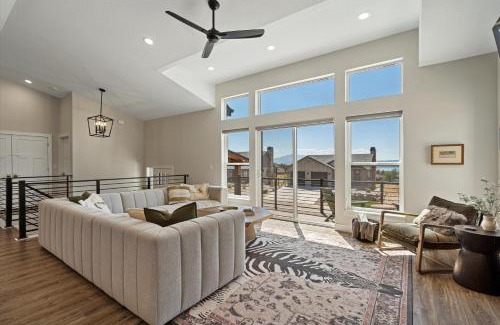 Wolf Creek House | Mountain Art Retreat at Wolf Creek Resort