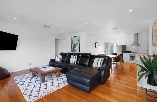 Mountain Bay House | Mountain Bay Retreat near Goughs Bay Sleeps 10