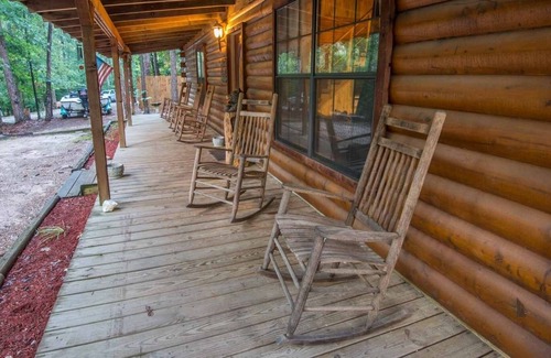 Broken Bow Cabin | Mountain Bear Lodge Includes Roku TV, Wifi, Hot Tub, and BBQ by Redawning