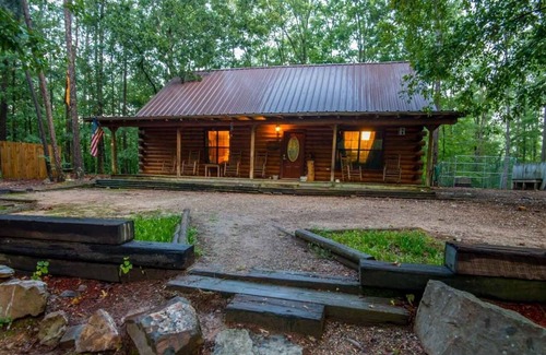 Broken Bow Cabin | Mountain Bear Lodge Includes Roku TV, Wifi, Hot Tub, and BBQ by Redawning
